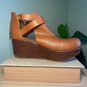 Yellowbox Balera wedge, size 8.5